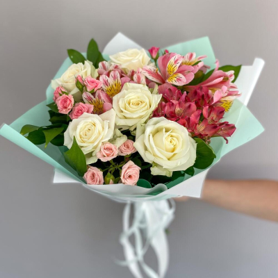 Букет «Николь» – изысканное сочетание роз, кустовых роз и альстромерий Видное Московская область